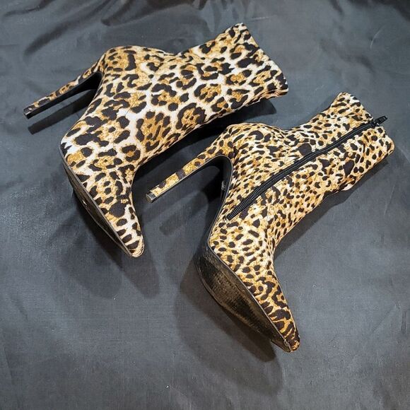 SO ME LEOPARD POINTED TOE SIDE ZIP CLOSURE ANKLE BOOT - Picture 11 of 14
